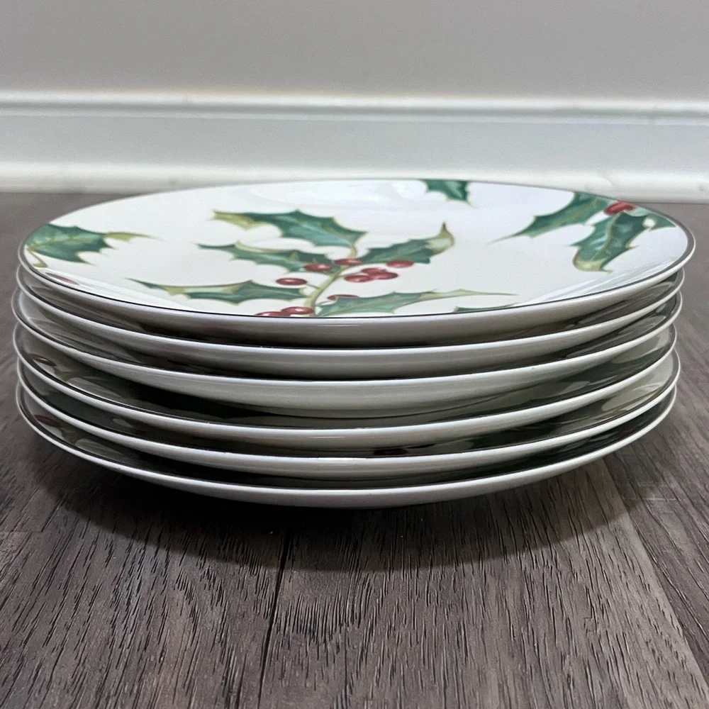 Restoration Hardware Set of 6 Lunch Plates EUC Christmas Holly Berry Desserts